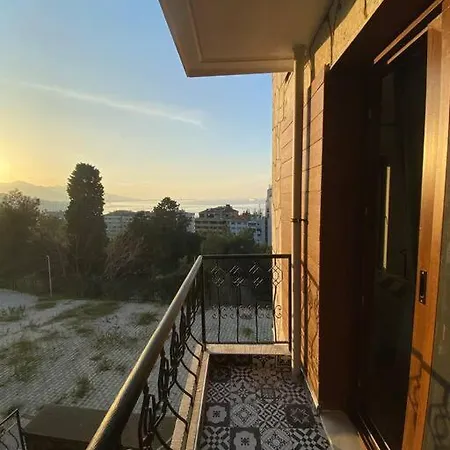 Cozy In Center Of Apartment *